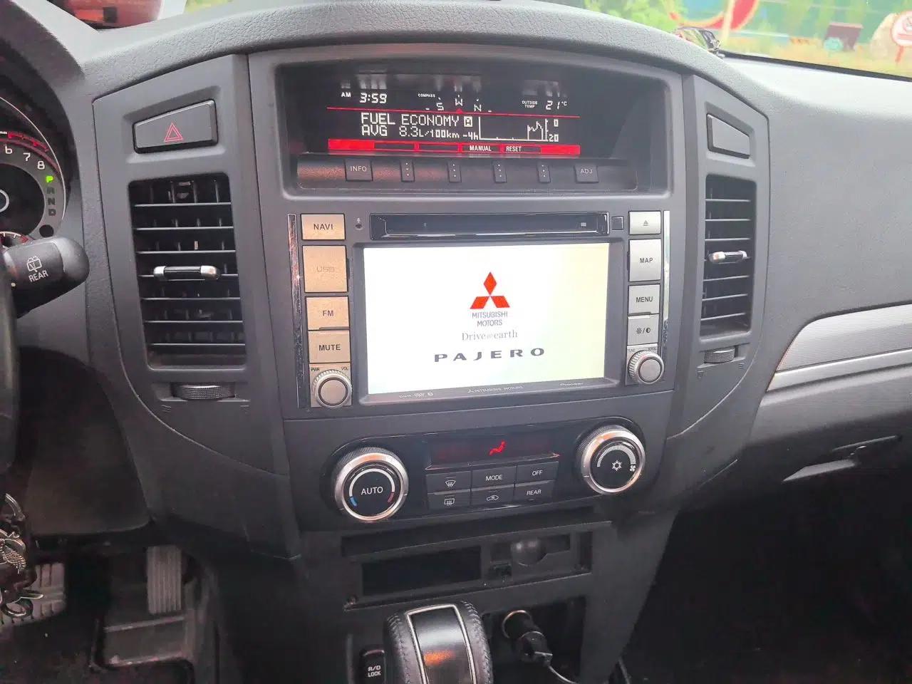 Mitsubishi Pajero 2014 3.0L Elite Upgrade Edition — миниатюра 14
