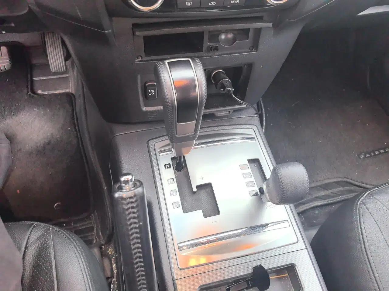 Mitsubishi Pajero 2014 3.0L Elite Upgrade Edition — миниатюра 15