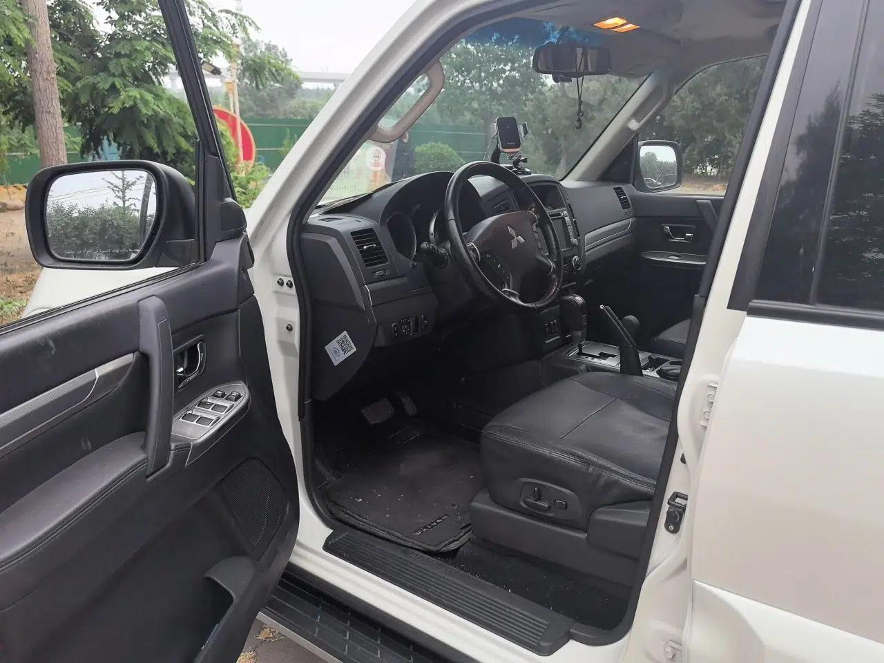 Mitsubishi Pajero 2014 3.0L Elite Upgrade Edition — миниатюра 17