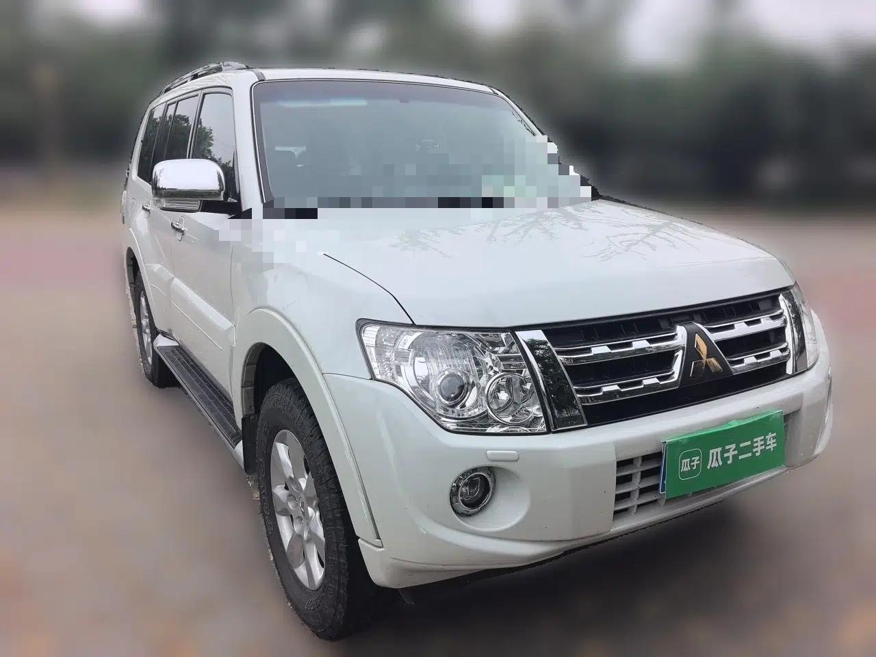 Mitsubishi Pajero 2014 3.0L Elite Upgrade Edition — миниатюра 3