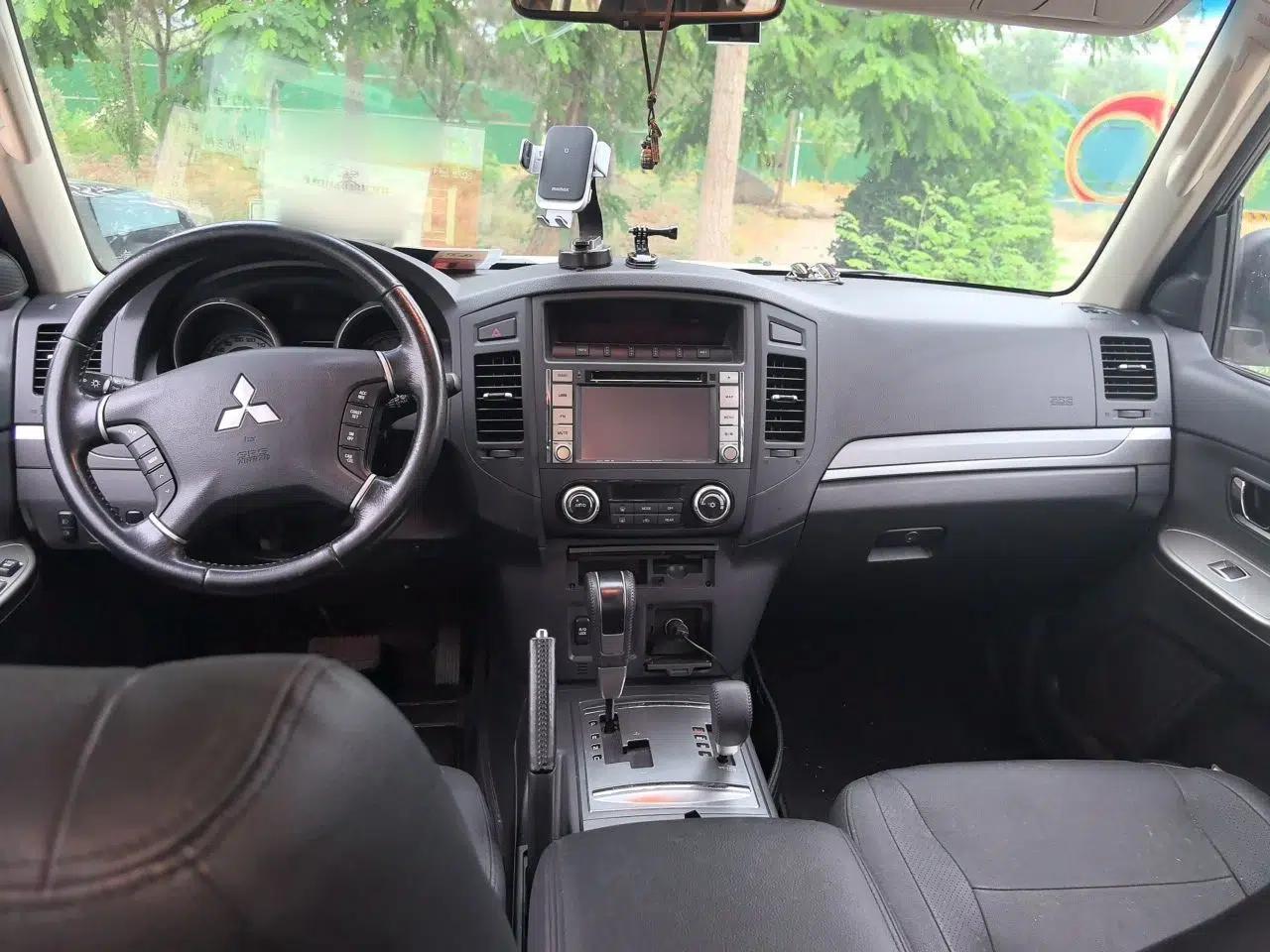 Mitsubishi Pajero 2014 3.0L Elite Upgrade Edition — миниатюра 10