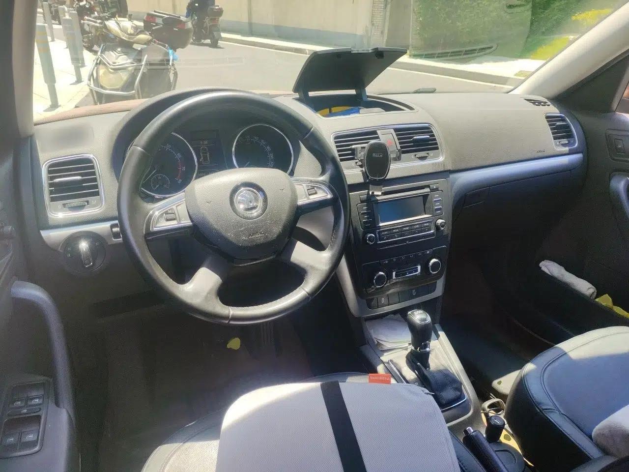 Skoda Yeti 2014 1.4 TSI DSG Polar Edition — миниатюра 18