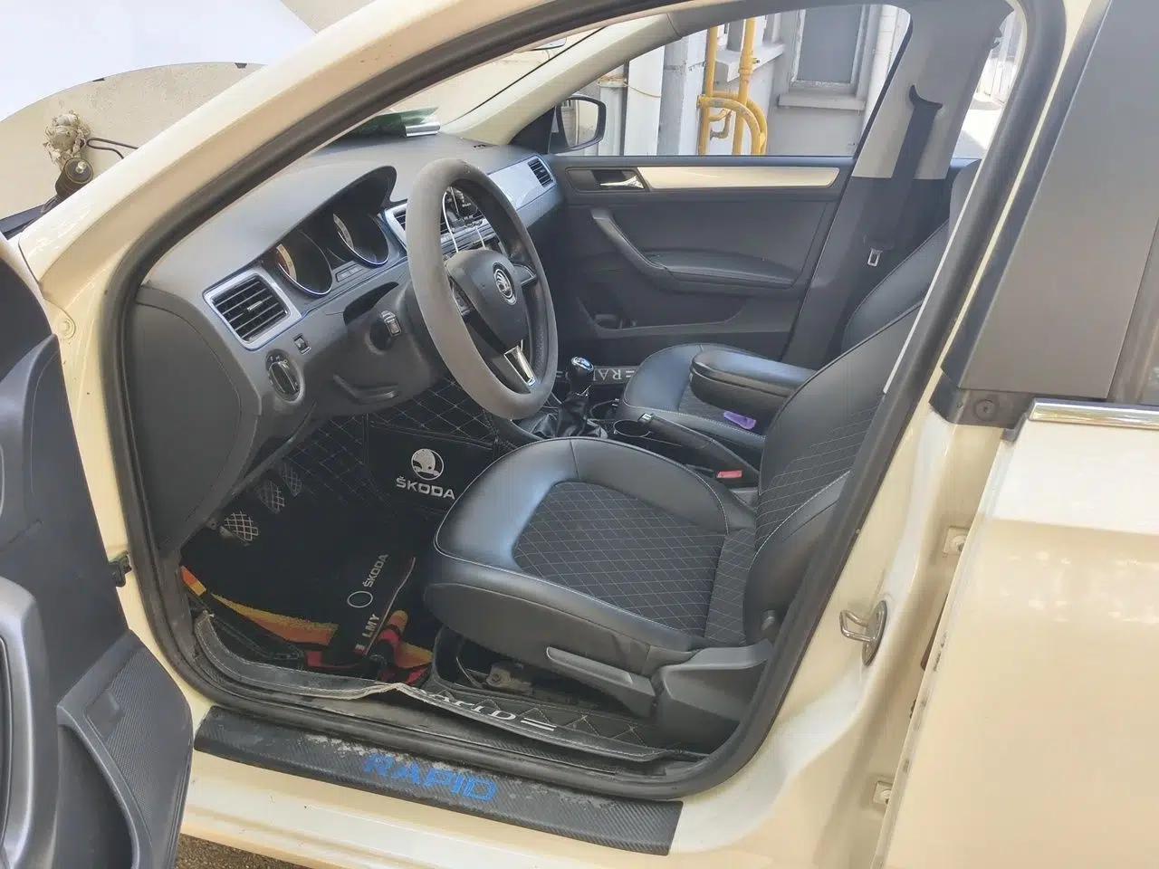 Skoda Rapid Spaceback 2018 1.6L Manual Comfort Edition — миниатюра 16