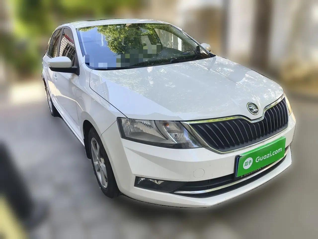 Skoda Rapid Spaceback 2018 1.6L Manual Comfort Edition — миниатюра 3