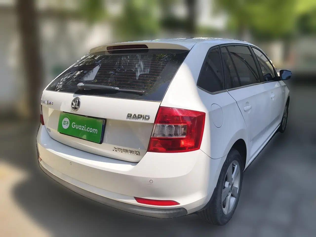 Skoda Rapid Spaceback 2018 1.6L Manual Comfort Edition — миниатюра 6