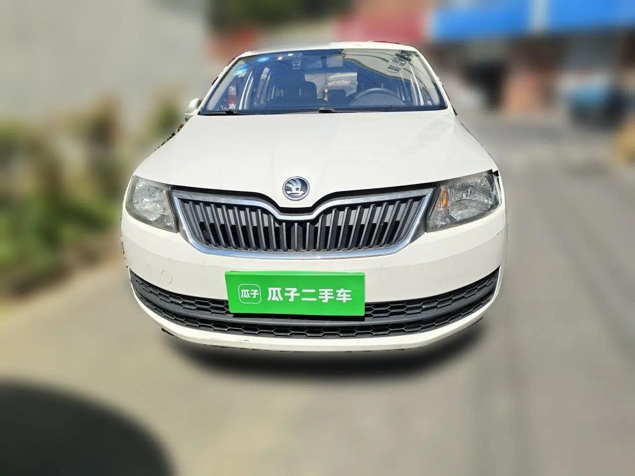 Skoda Rapid Spaceback 2016 Revised Version 1.4L Manual Front-Drive Edition — миниатюра 2