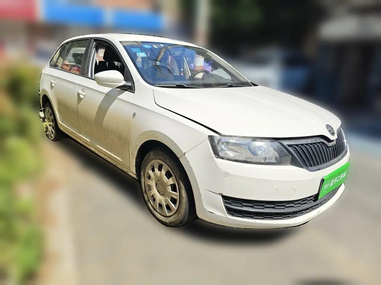 Skoda Rapid Spaceback 2016 Revised Version 1.4L Manual Front-Drive Edition — миниатюра 3