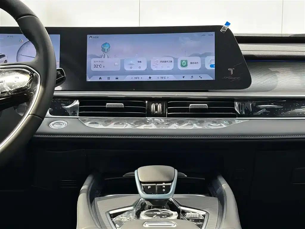 Chery Tiggo 8 PRO PHEV 2025 Champion Edition 1.5T 100km Premium Model — миниатюра 33