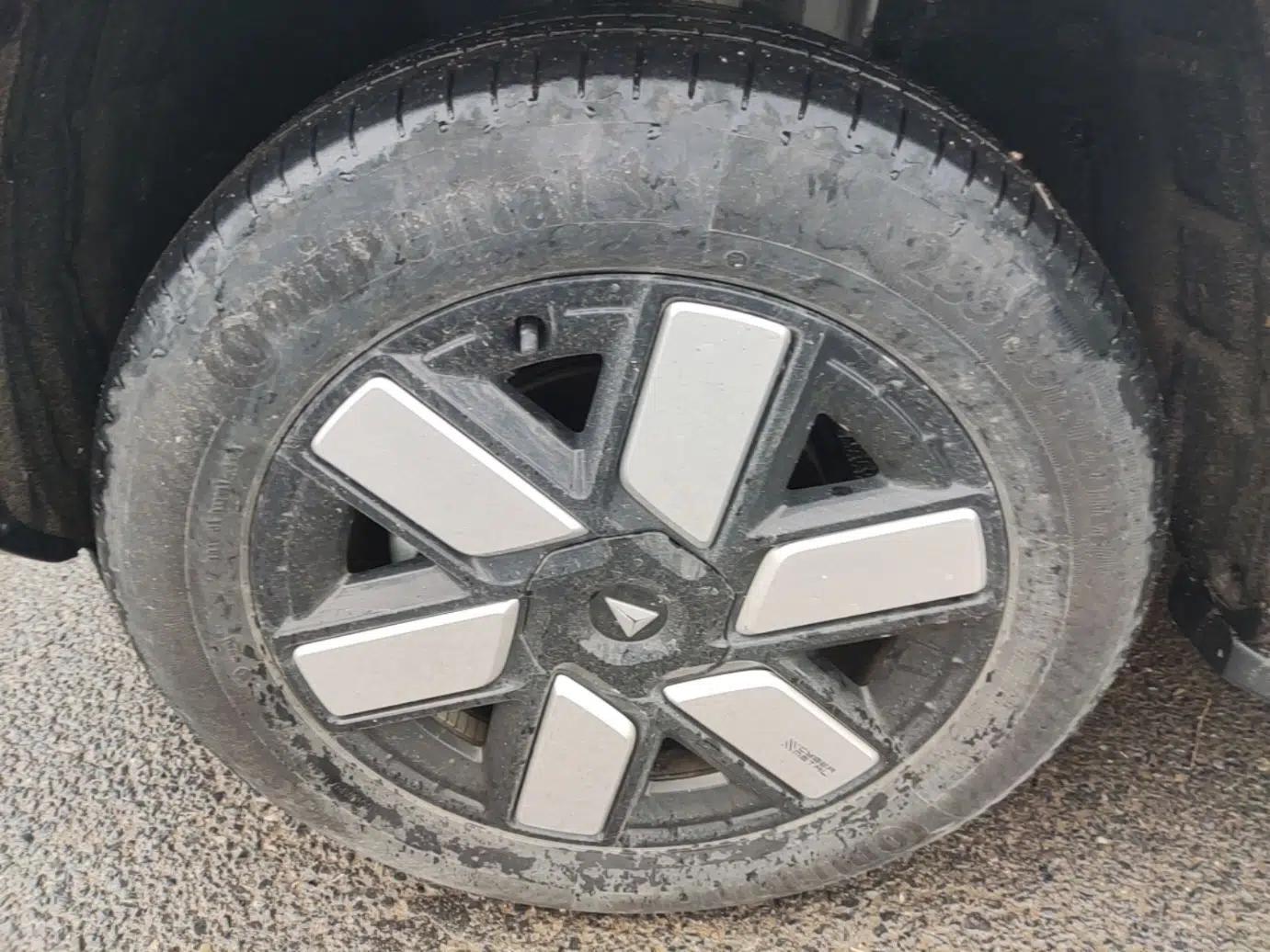 Deepal G318 2024 Four-Wheel-Drive Air Suspension Model — миниатюра 9