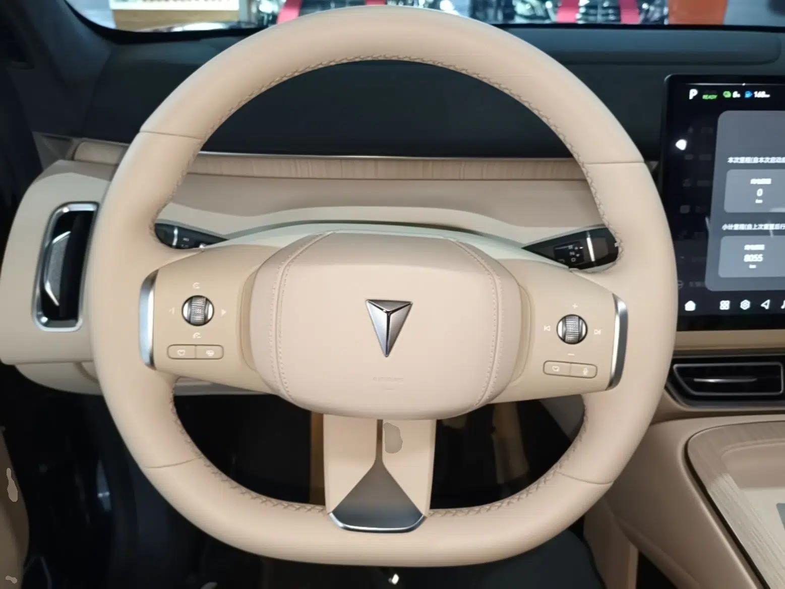 Deepal S09 2025 Four-Wheel Drive Ultra+ Custom Edition — миниатюра 13