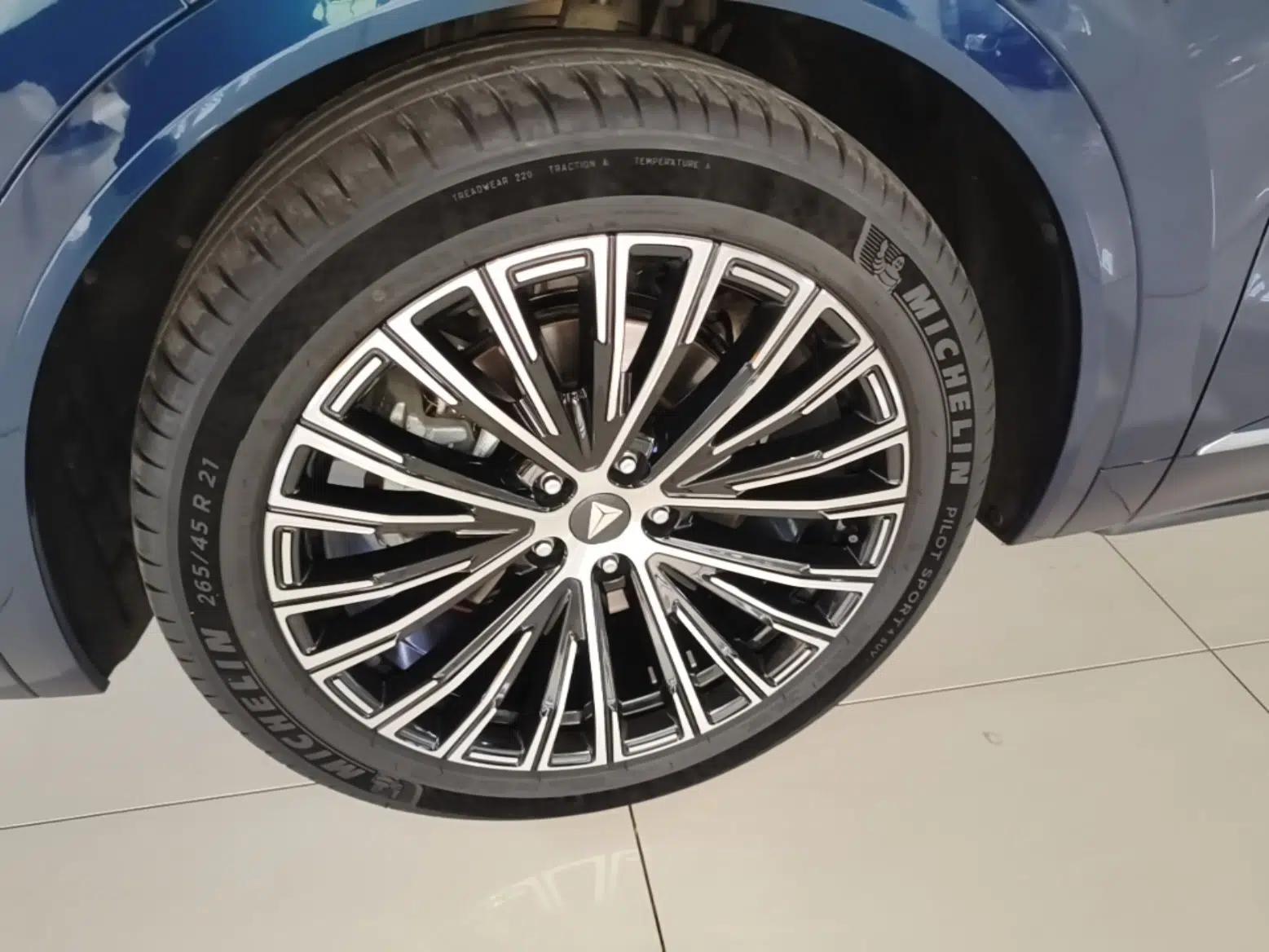 Deepal S09 2025 Four-Wheel Drive Ultra+ Custom Edition — миниатюра 9