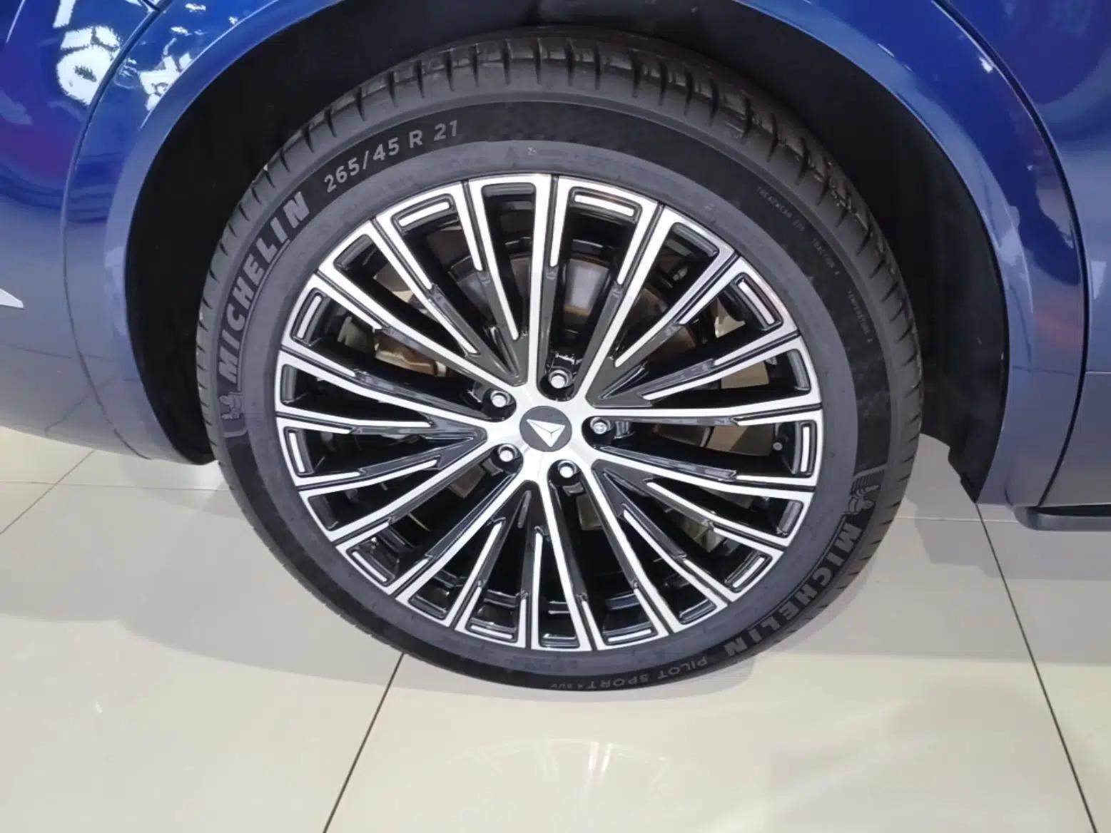 Deepal S09 2025 Four-Wheel Drive Ultra+ Custom Edition — миниатюра 10