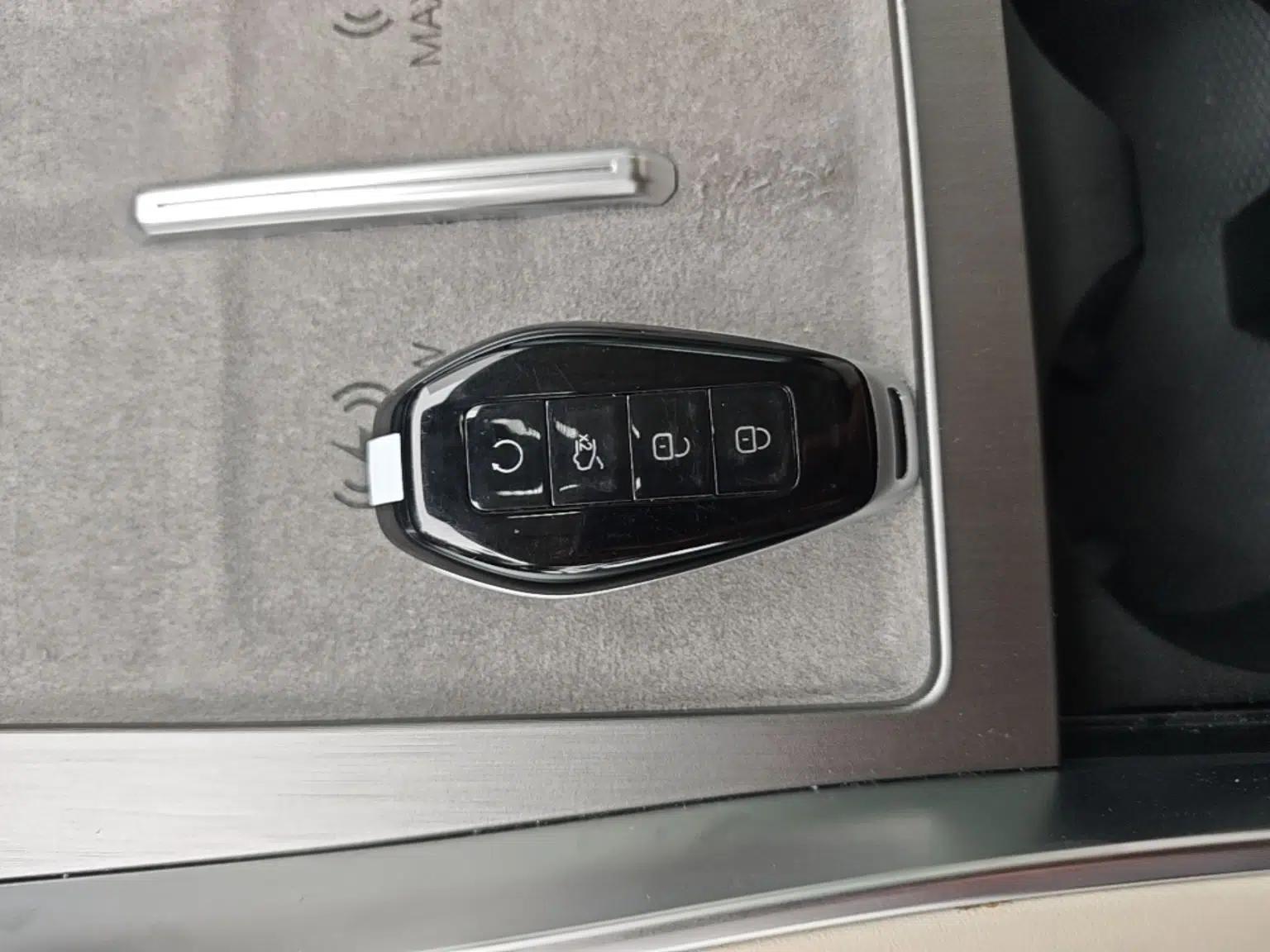 Denza N9 2025 Prestige Version — миниатюра 12