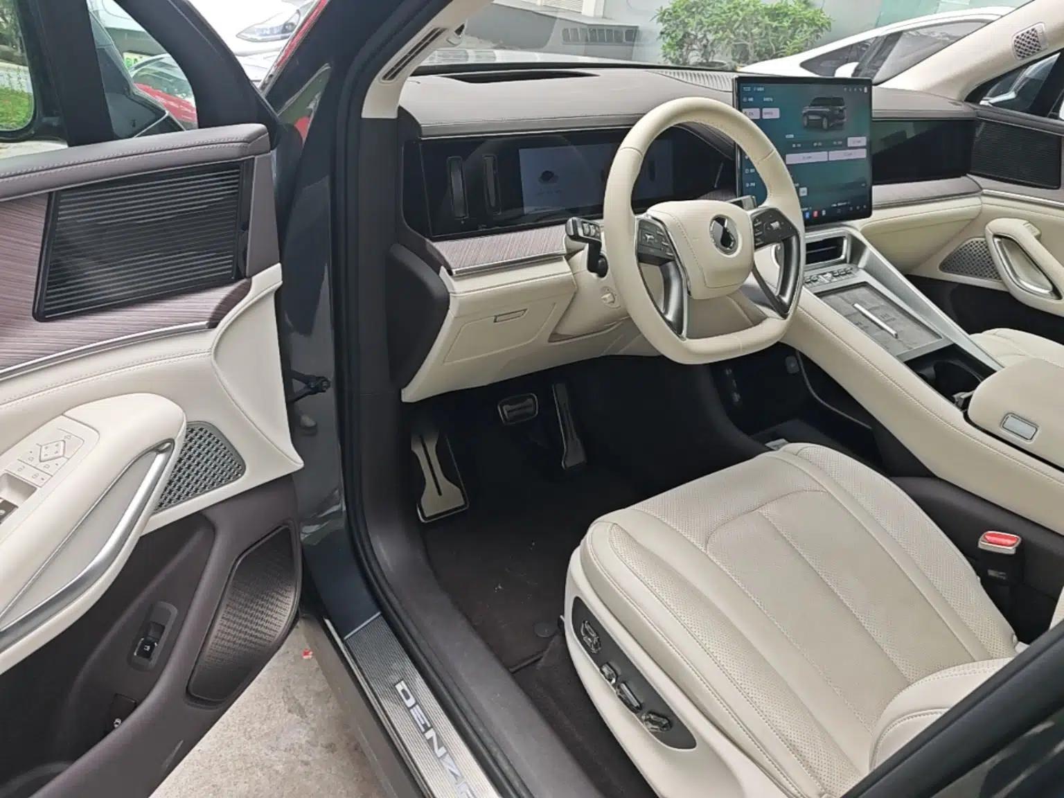 Denza N9 2025 Prestige Version — миниатюра 19