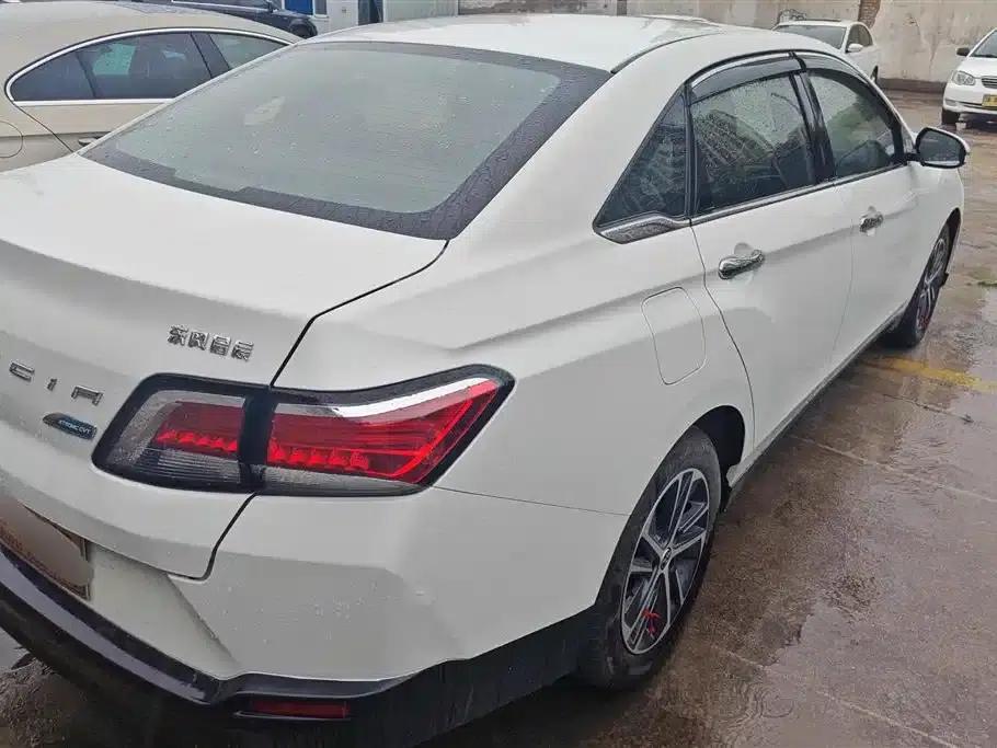 Venucia D60 2018 1.6L CVT Intelligent Elite Edition — миниатюра 3