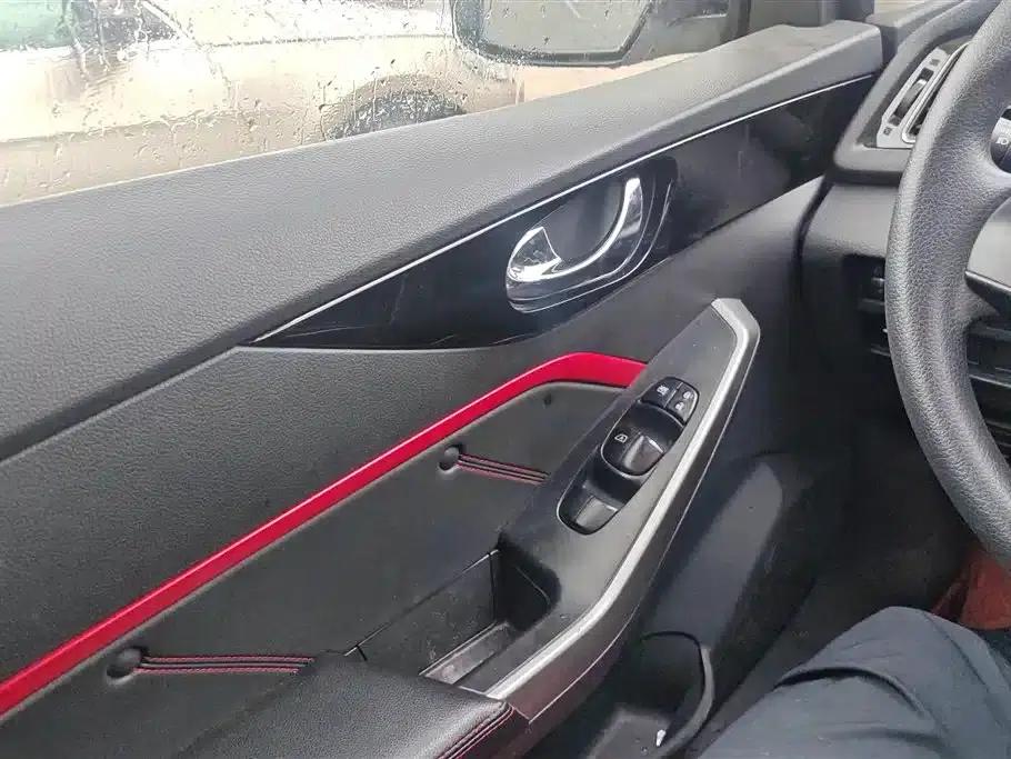 Venucia D60 2018 1.6L CVT Intelligent Elite Edition — миниатюра 7