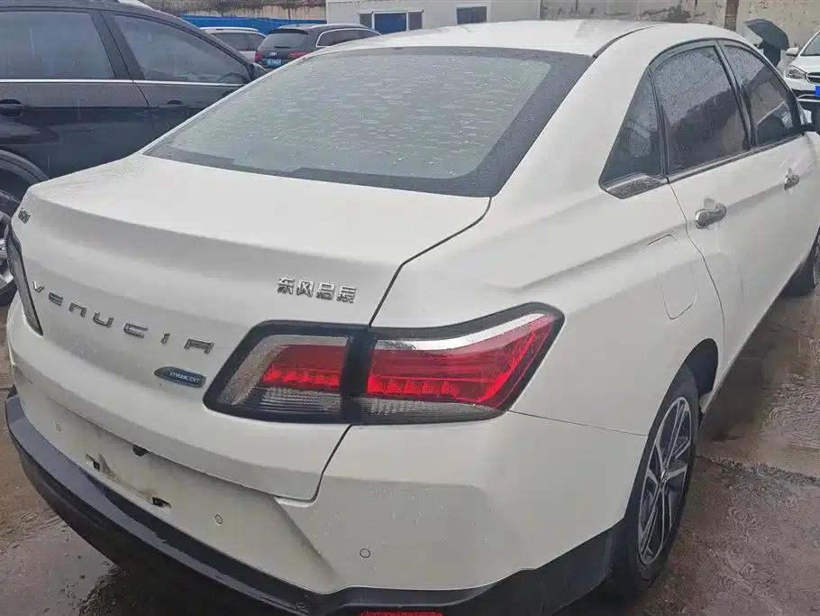Venucia D60 2019 1.6L XE CVT Comfort Edition — миниатюра 3
