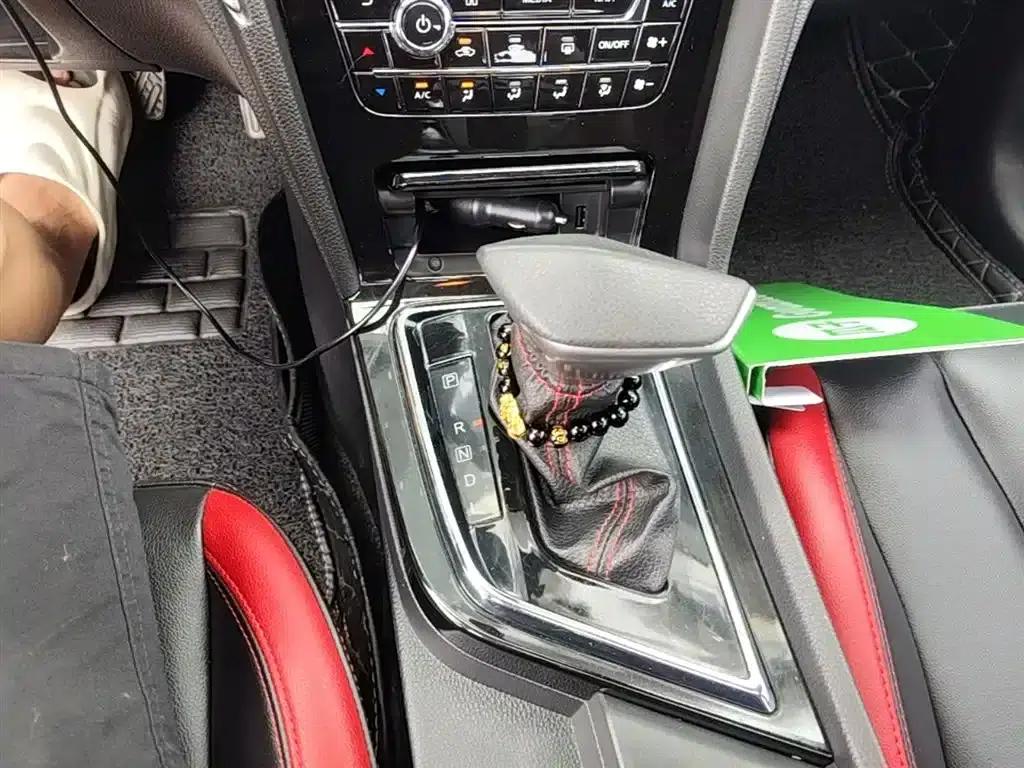Venucia D60 2018 1.6L CVT Intelligent Elite Edition — миниатюра 14