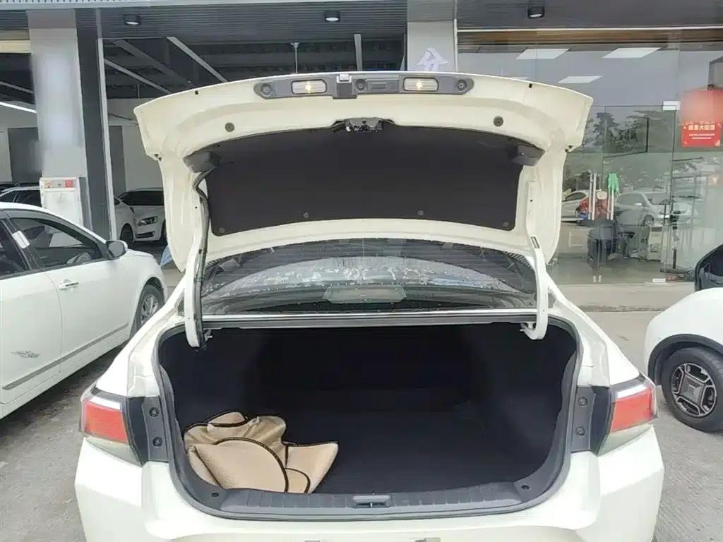 Venucia D60 2018 1.6L CVT Intelligent Elite Edition — миниатюра 19