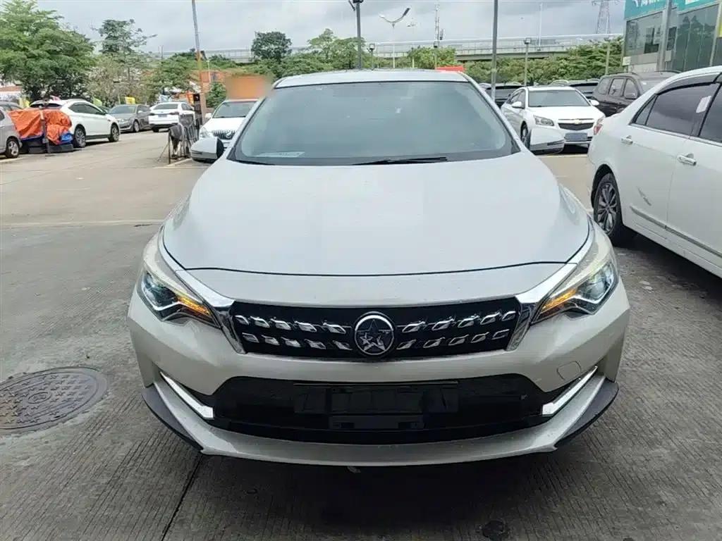 Venucia D60 2018 1.6L CVT Intelligent Elite Edition — миниатюра 3