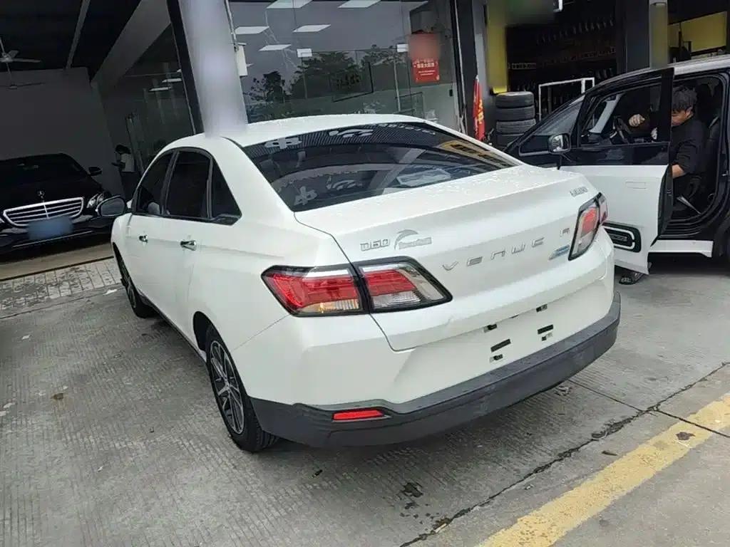 Venucia D60 2018 1.6L CVT Intelligent Elite Edition — миниатюра 5