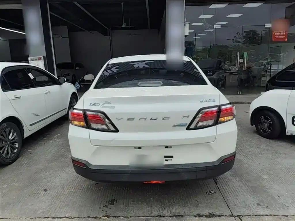 Venucia D60 2018 1.6L CVT Intelligent Elite Edition — миниатюра 6