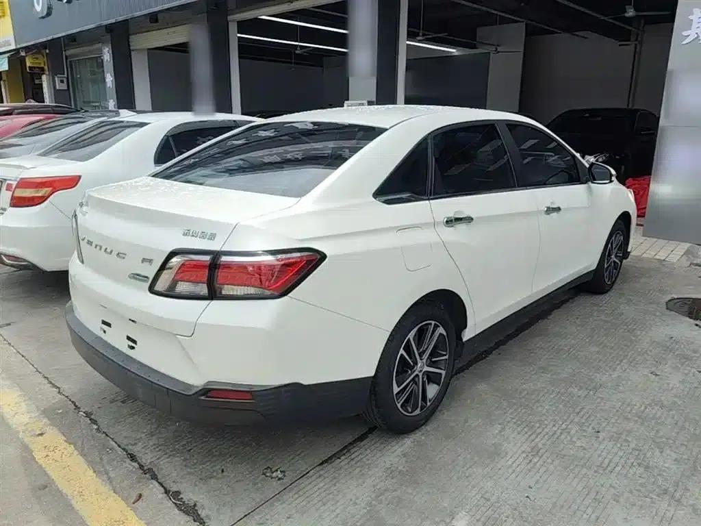 Venucia D60 2018 1.6L CVT Intelligent Elite Edition — миниатюра 7