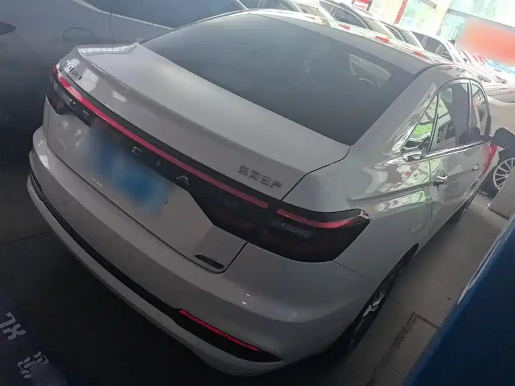 Venucia D60 2021 PLUS 1.6L XL CVT Elite Edition — миниатюра 7