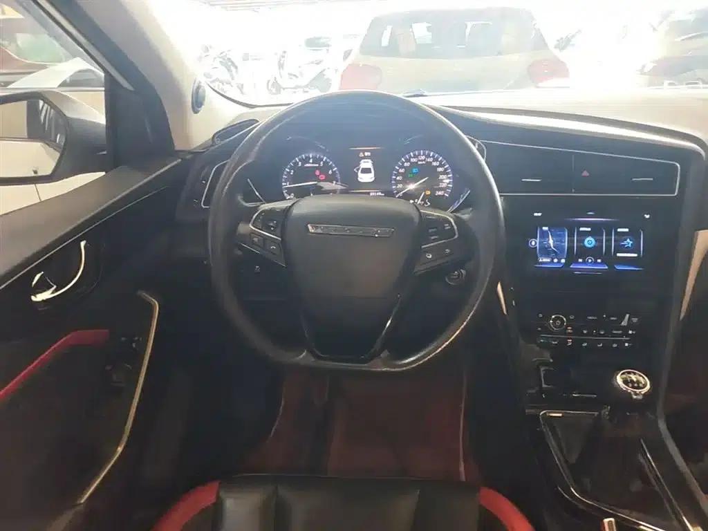 Venucia D60 2018 1.6L Manual Intelligent Elite Edition — миниатюра 11
