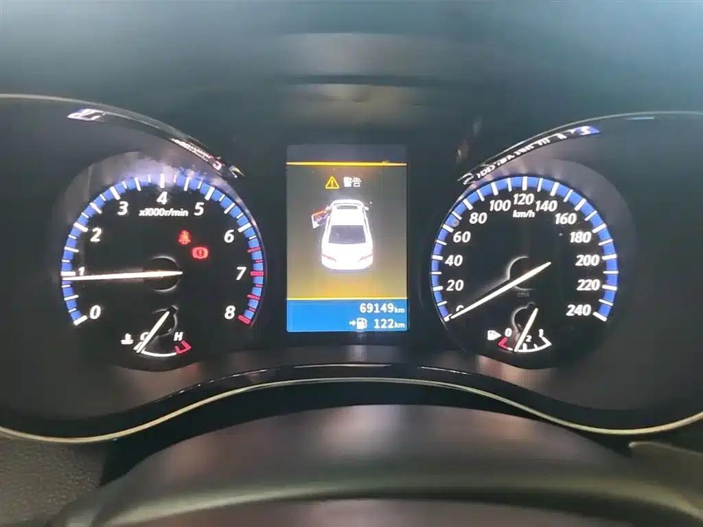 Venucia D60 2018 1.6L Manual Intelligent Elite Edition — миниатюра 12