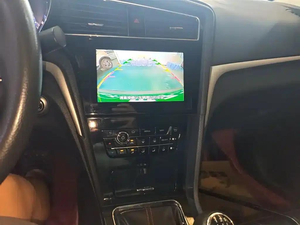 Venucia D60 2018 1.6L Manual Intelligent Elite Edition — миниатюра 13