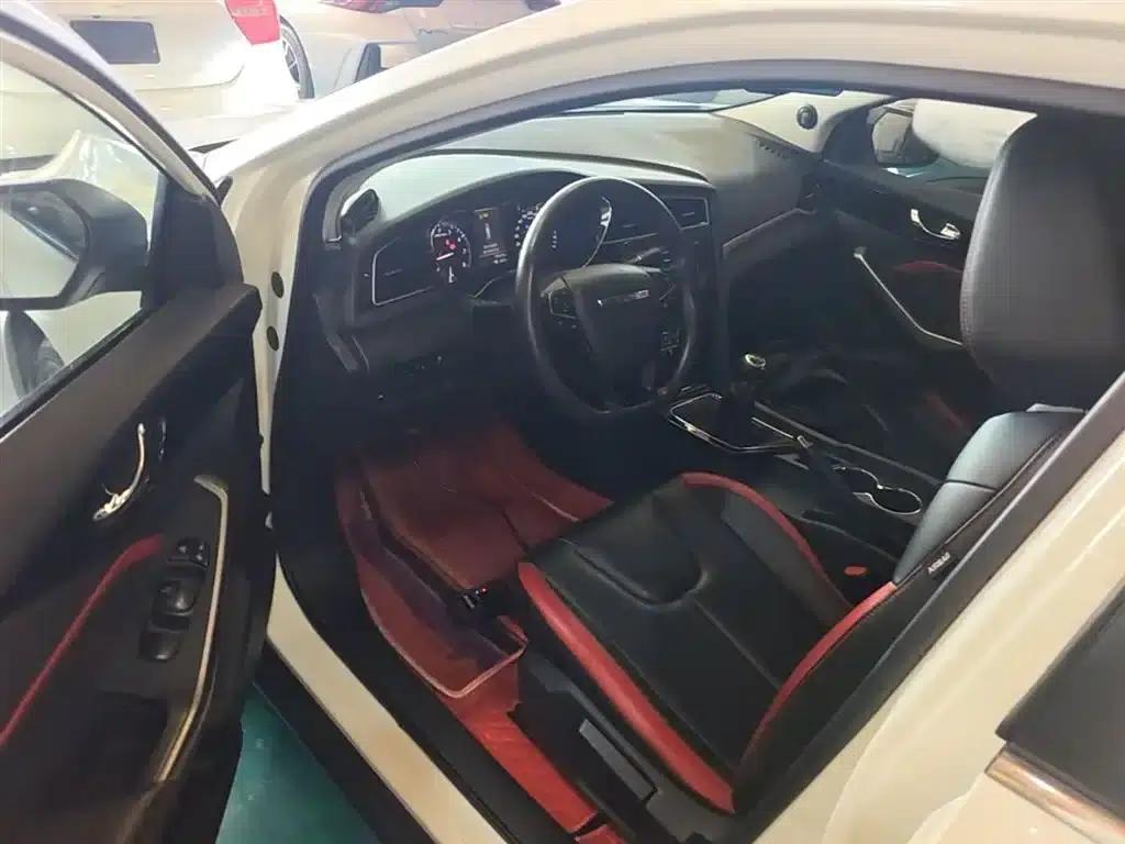 Venucia D60 2018 1.6L Manual Intelligent Elite Edition — миниатюра 16