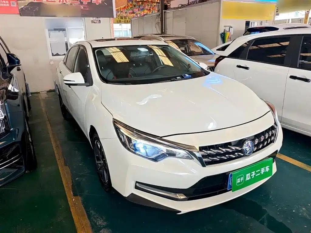 Venucia D60 2018 1.6L Manual Intelligent Elite Edition — миниатюра 4