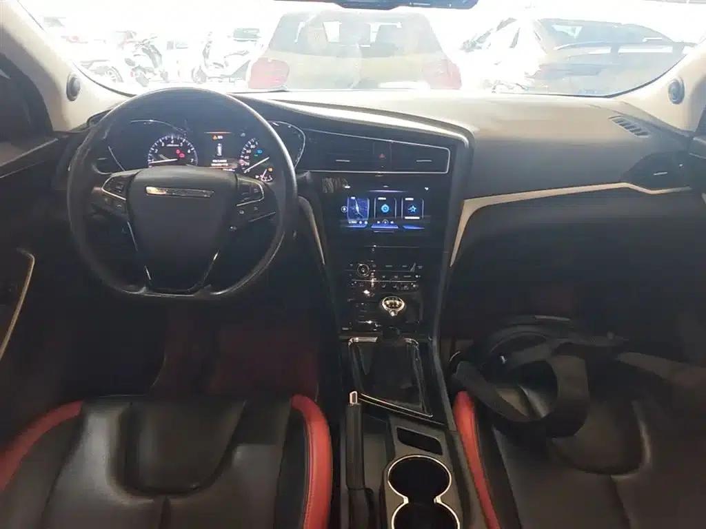 Venucia D60 2018 1.6L Manual Intelligent Elite Edition — миниатюра 10