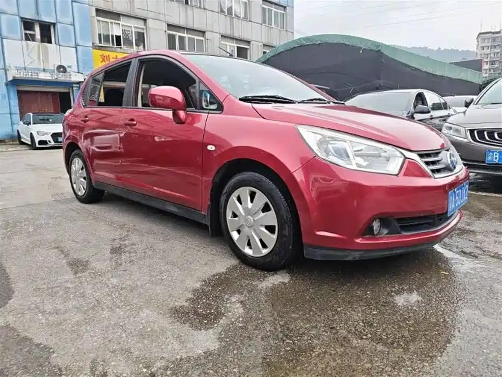 Venucia R50 2013 1.6L Automatic Fashion Edition — миниатюра 3