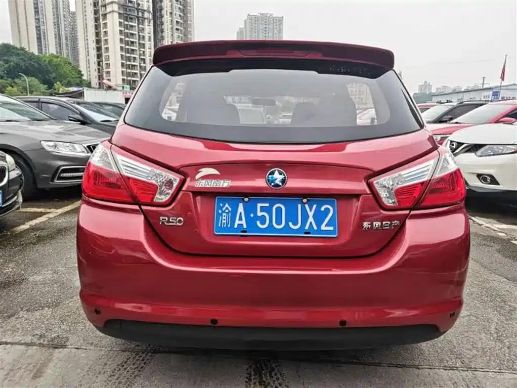 Venucia R50 2013 1.6L Automatic Fashion Edition — миниатюра 4
