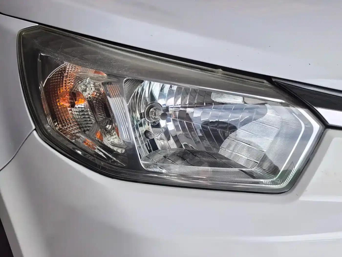 Venucia R50 2013 1.6L Automatic Deluxe Edition — миниатюра 4