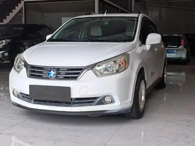 Venucia R50 2013 1.6L Automatic Deluxe Edition