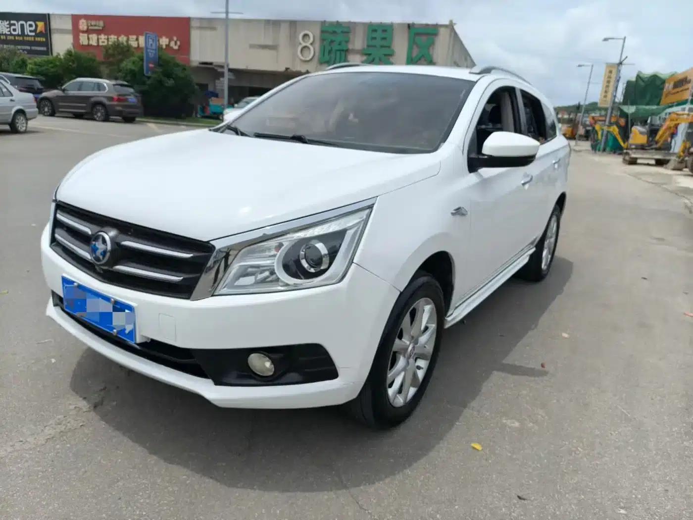 Venucia T70 2015 2.0L CVT Smart Edition — миниатюра 1