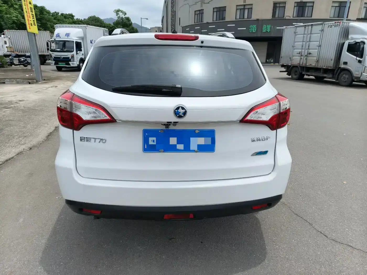 Venucia T70 2015 2.0L CVT Smart Edition — миниатюра 3