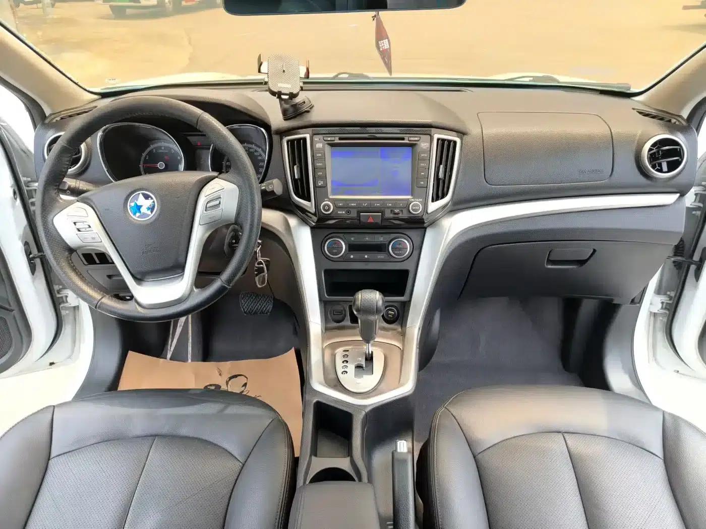 Venucia T70 2015 2.0L CVT Smart Edition — миниатюра 5