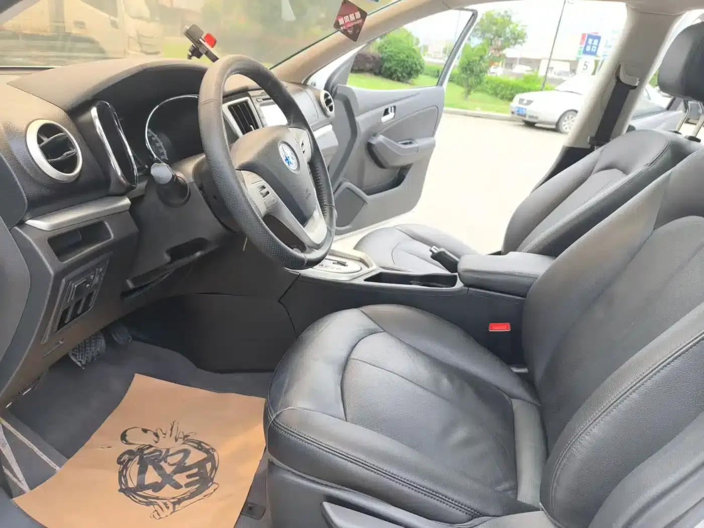 Venucia T70 2015 2.0L CVT Smart Edition — миниатюра 8