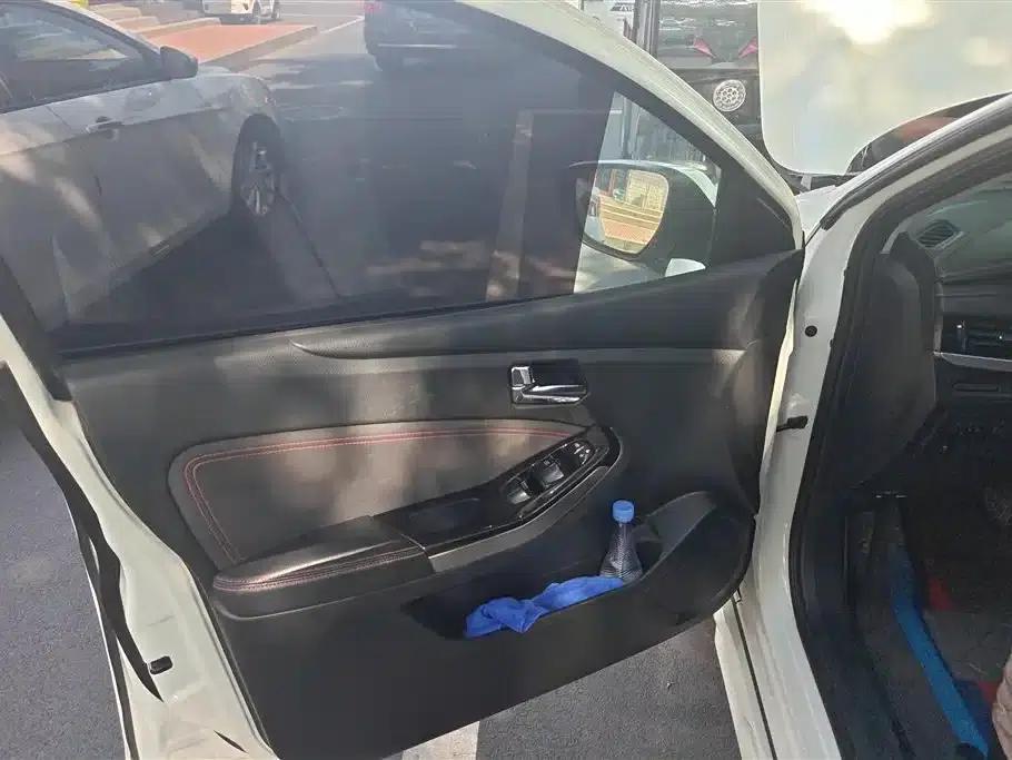 Venucia T70 2018 2.0L CVT Smart Edition — миниатюра 7