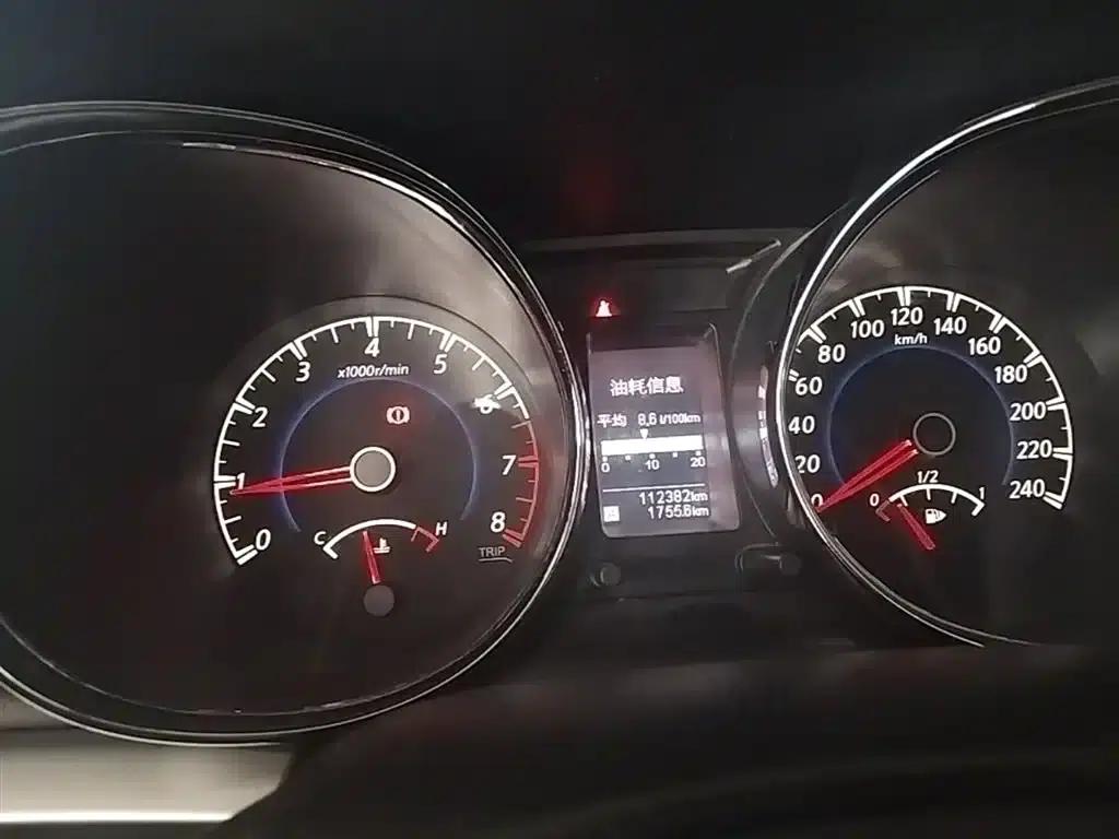 Venucia T70 2016 2.0L Manual Smart Edition — миниатюра 12