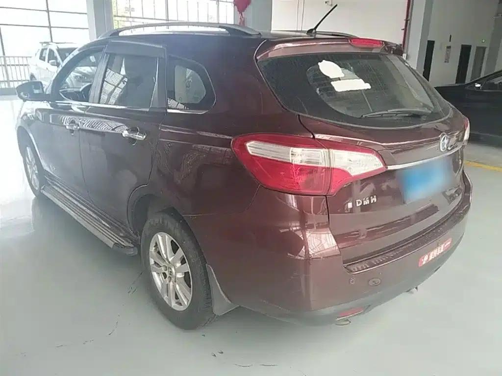 Venucia T70 2016 2.0L Manual Smart Edition — миниатюра 5