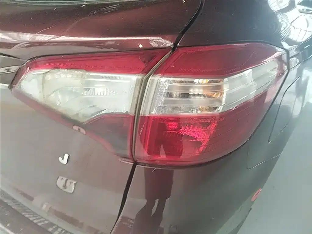 Venucia T70 2016 2.0L Manual Smart Edition — миниатюра 8