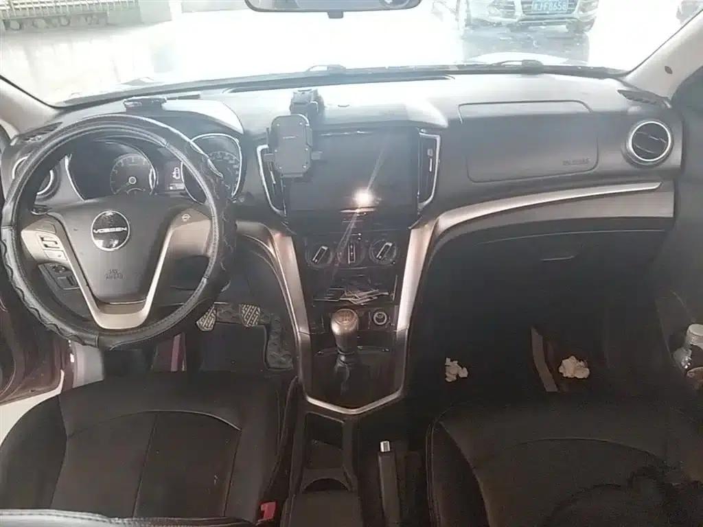 Venucia T70 2016 2.0L Manual Smart Edition — миниатюра 10