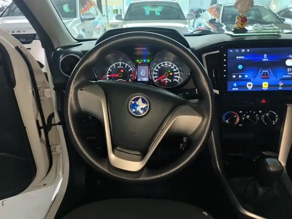 Venucia T70 2016 1.6L Manual Smart Edition — миниатюра 11