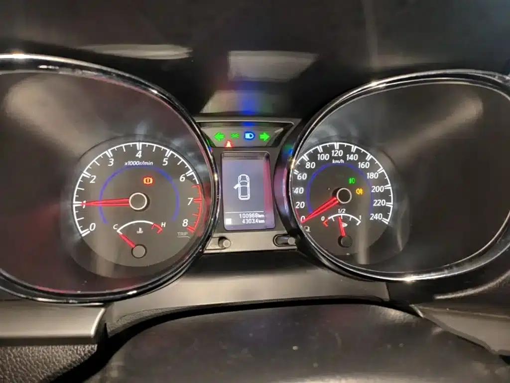 Venucia T70 2016 1.6L Manual Smart Edition — миниатюра 12
