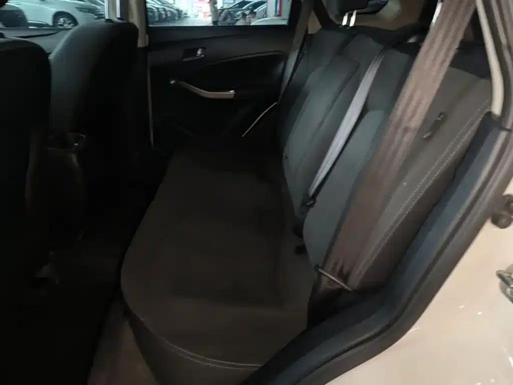 Venucia T70 2016 1.6L Manual Smart Edition — миниатюра 17